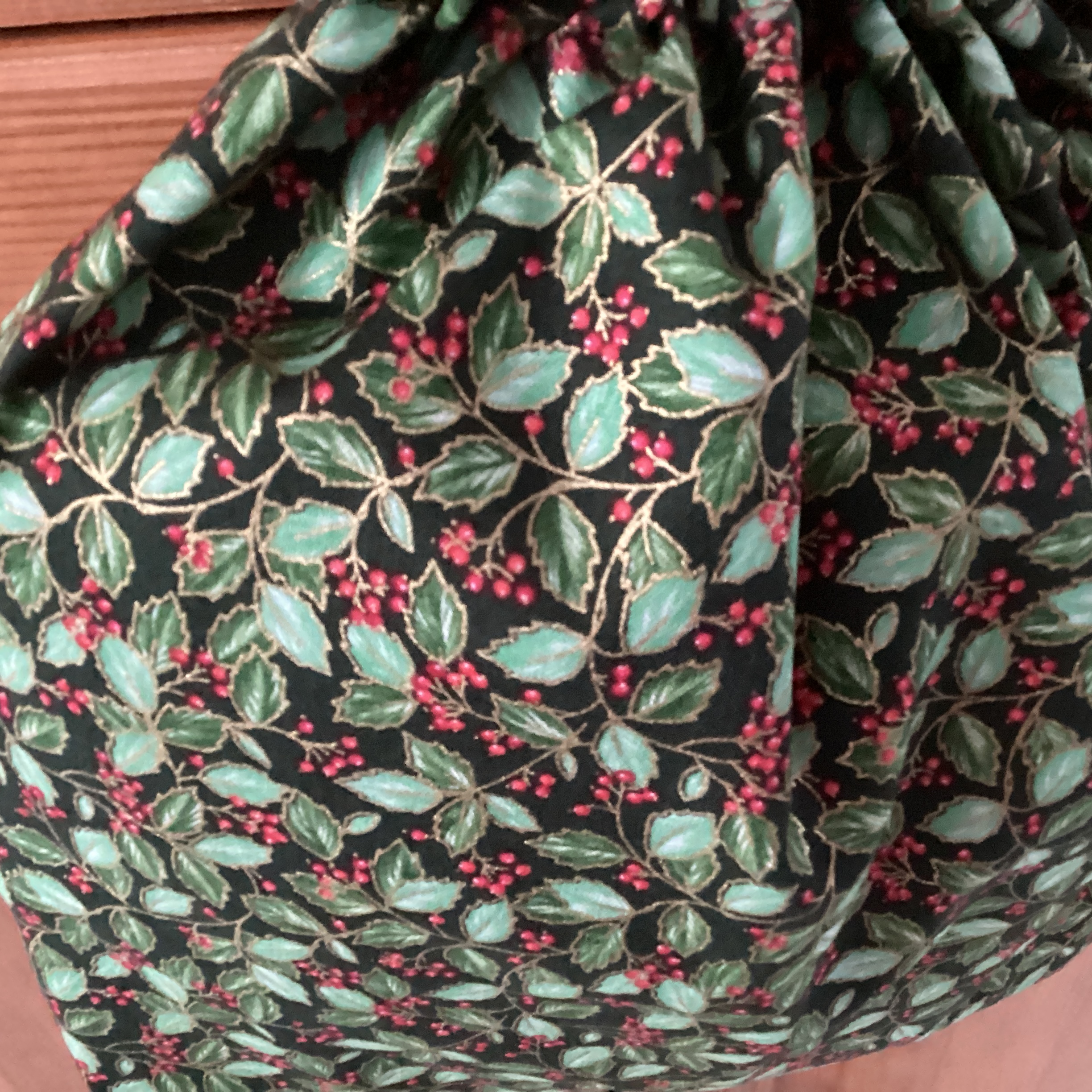 Christmas Gift Bag - ditsy holly and berries