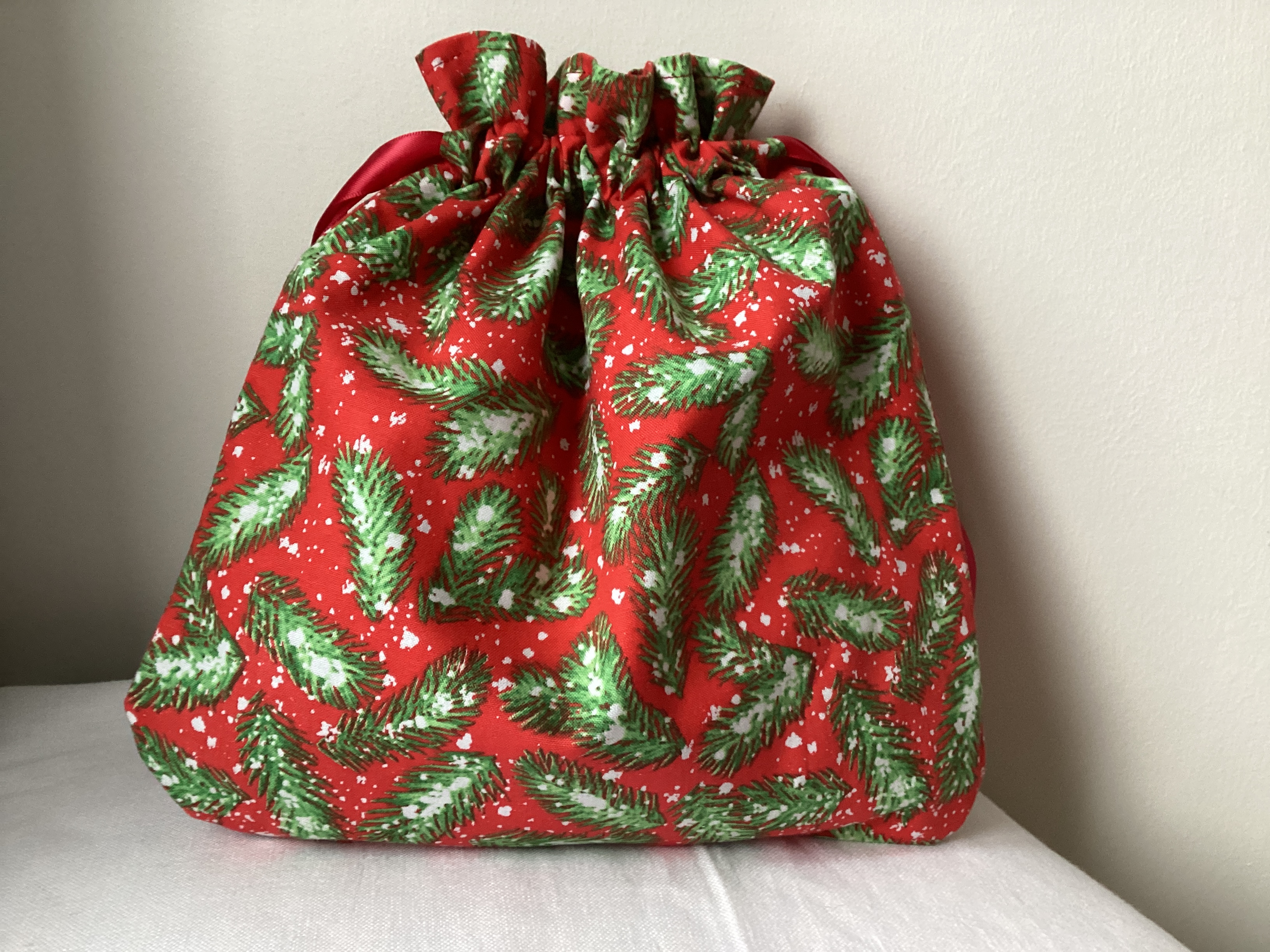 Christmas Gift Bag - festive foliage