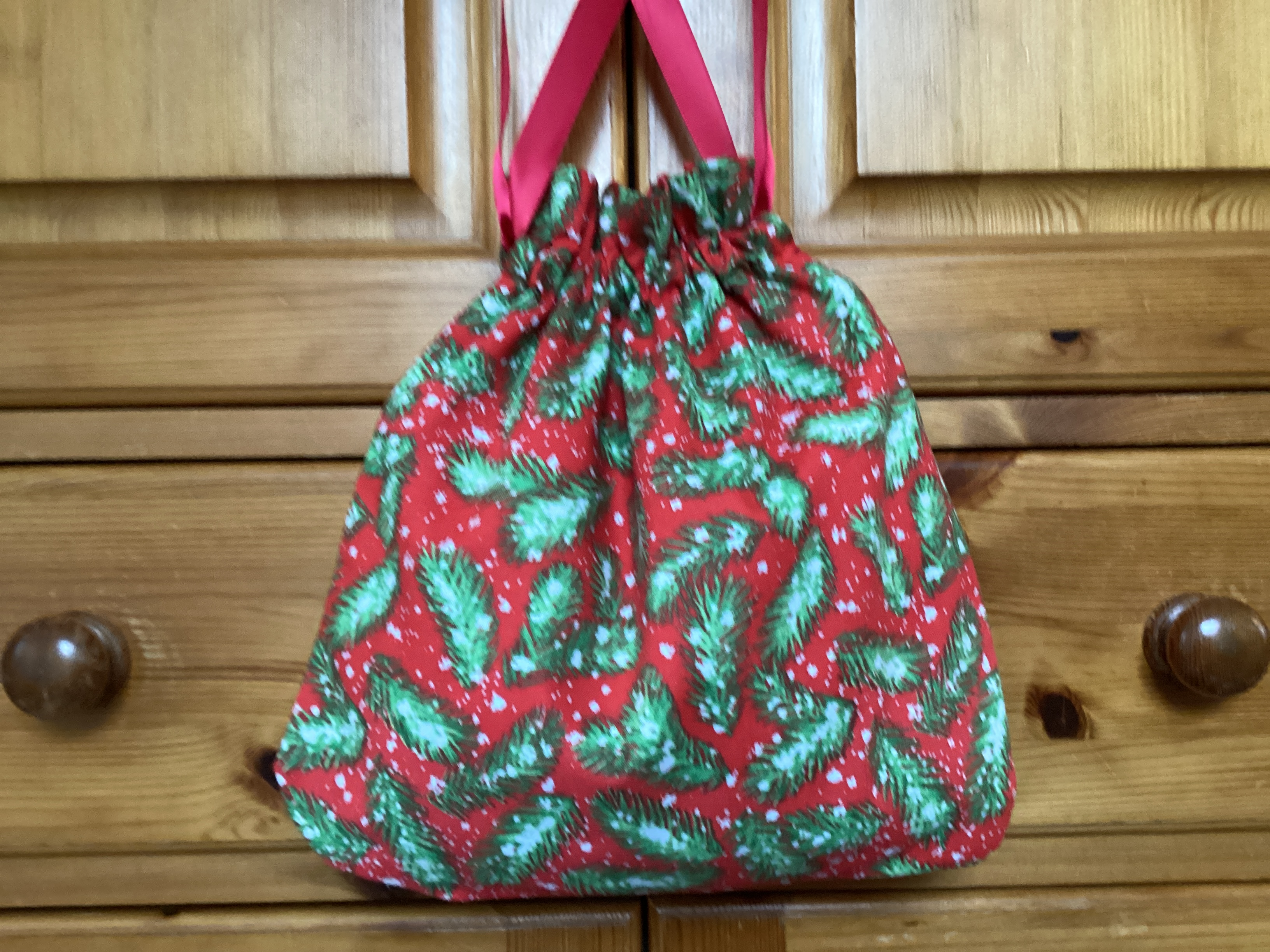 Christmas Gift Bag - festive foliage
