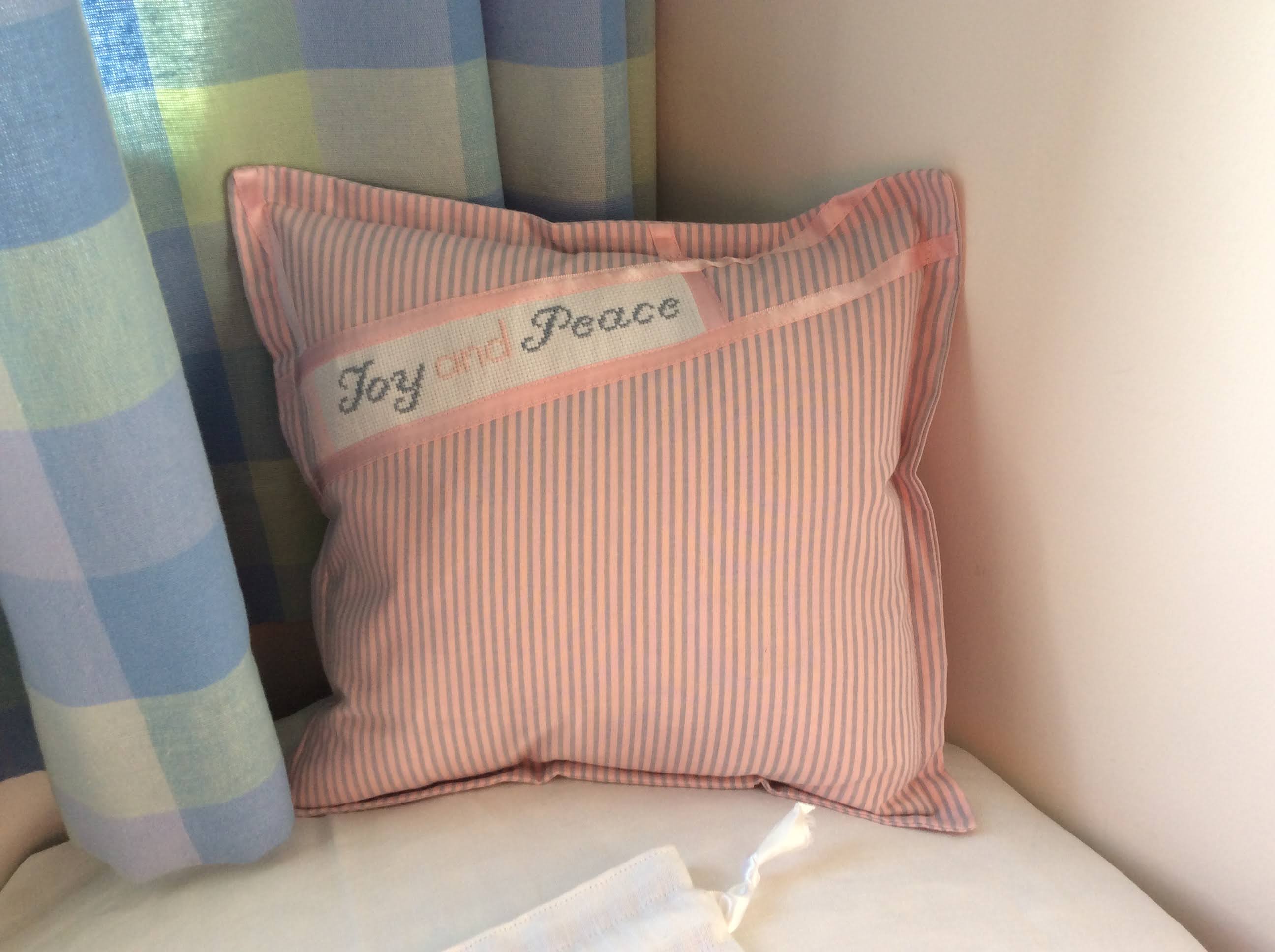 Cushion - joy and peace