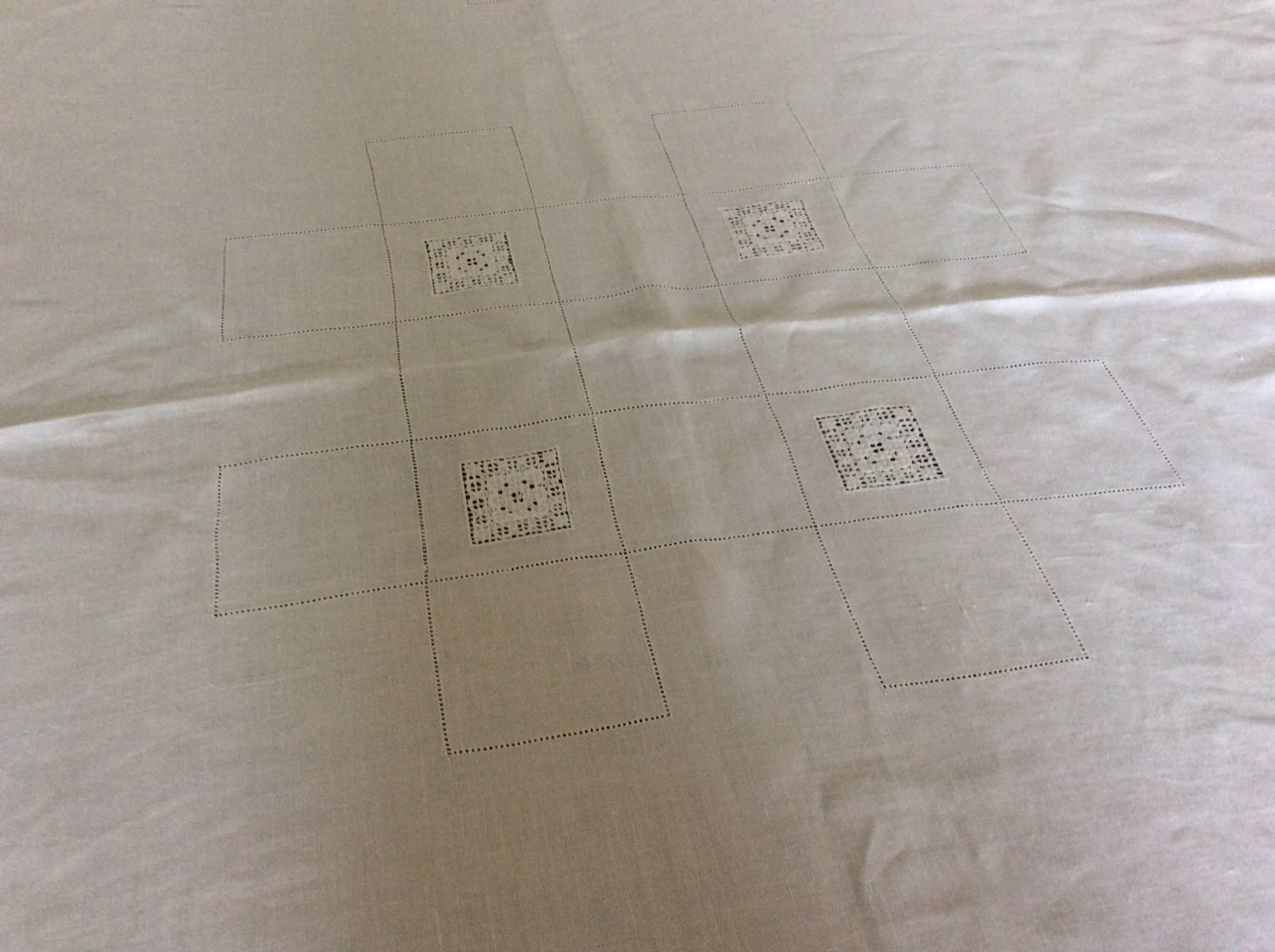 Vintage Linen Tablecloth - white
