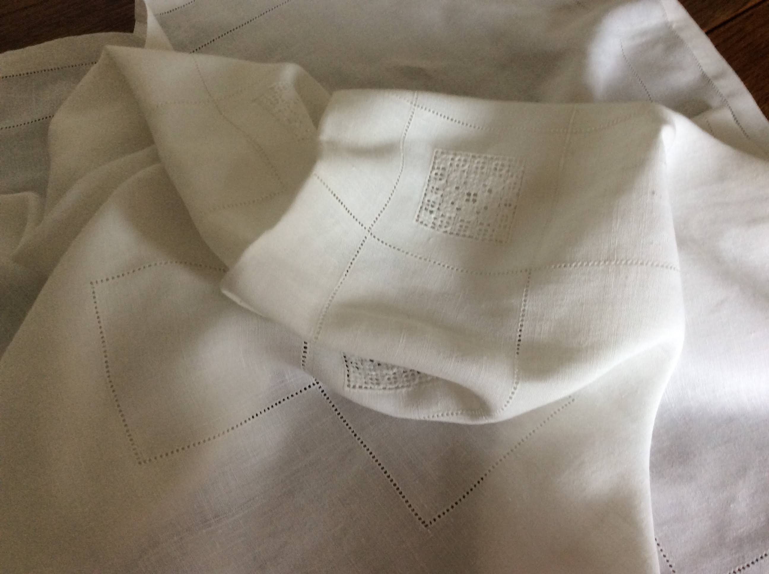 Vintage Linen Tablecloth - white