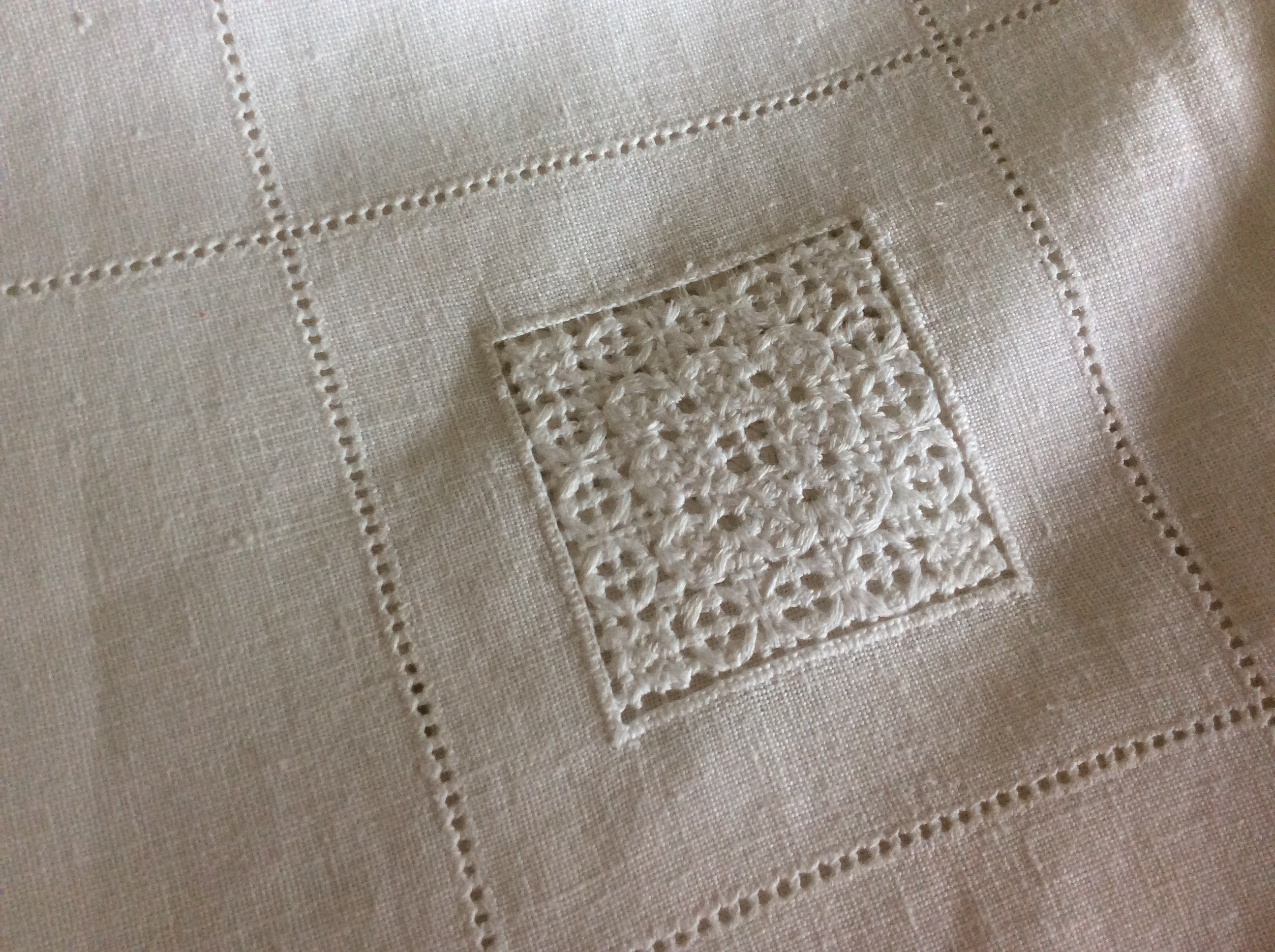 Vintage Linen Tablecloth - white