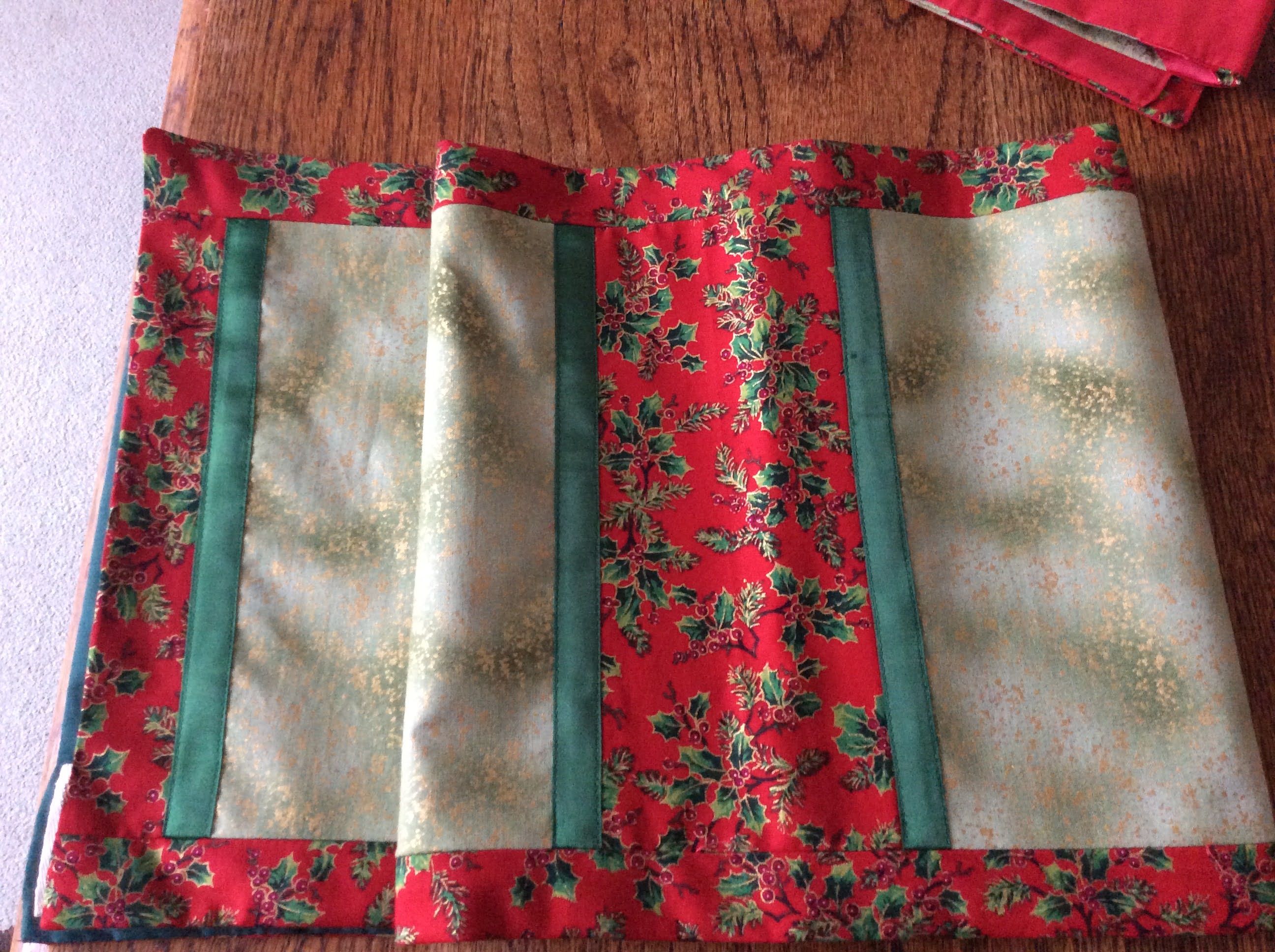 Christmas Table Runner - holly border