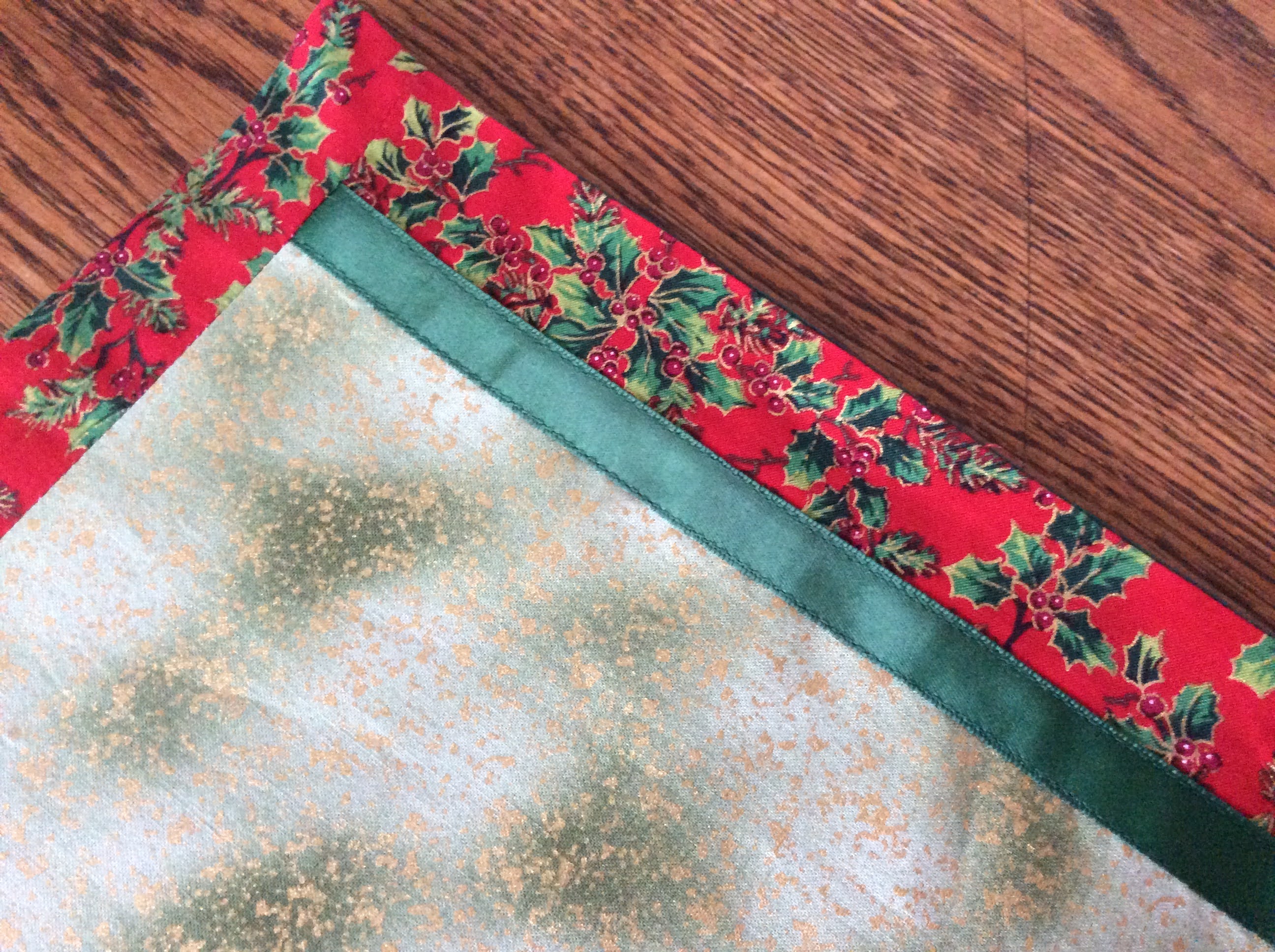 Christmas Table Runner - holly border