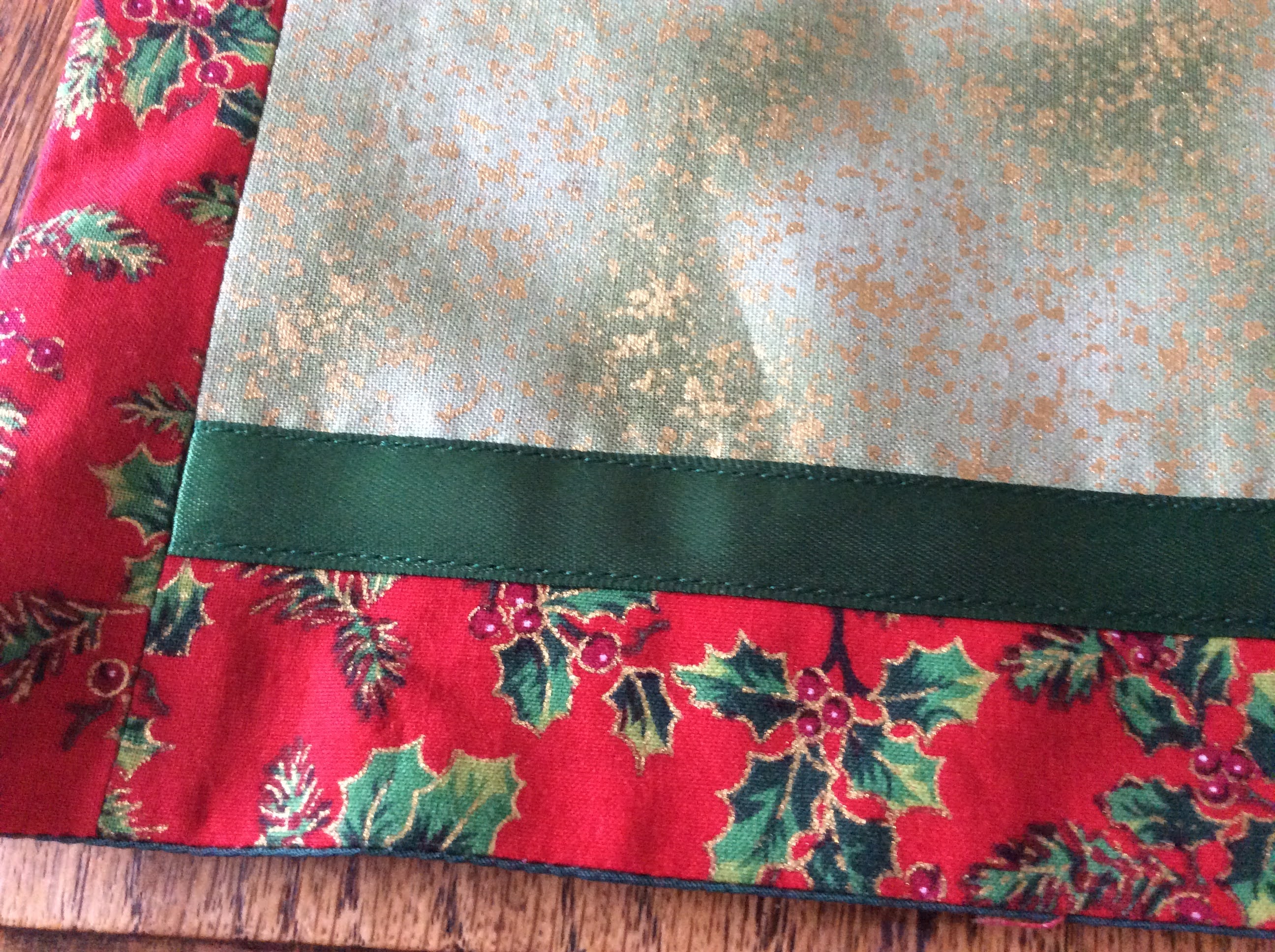 Christmas Table Runner - holly border