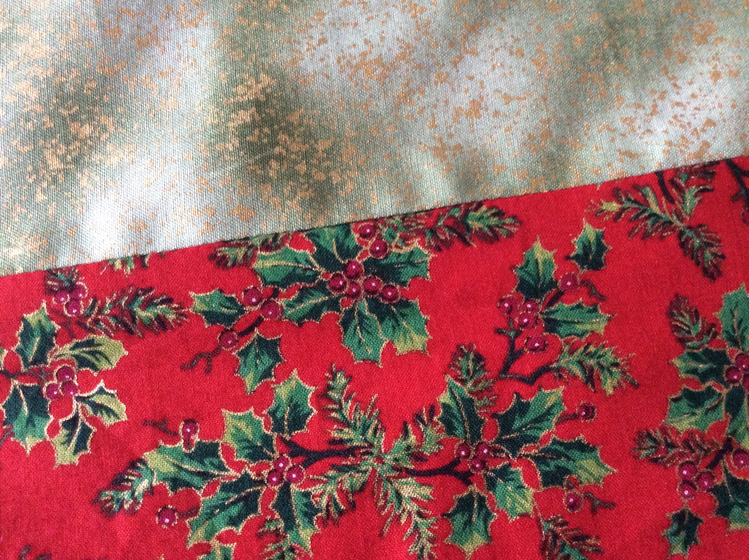 Christmas Table Runner - holly border