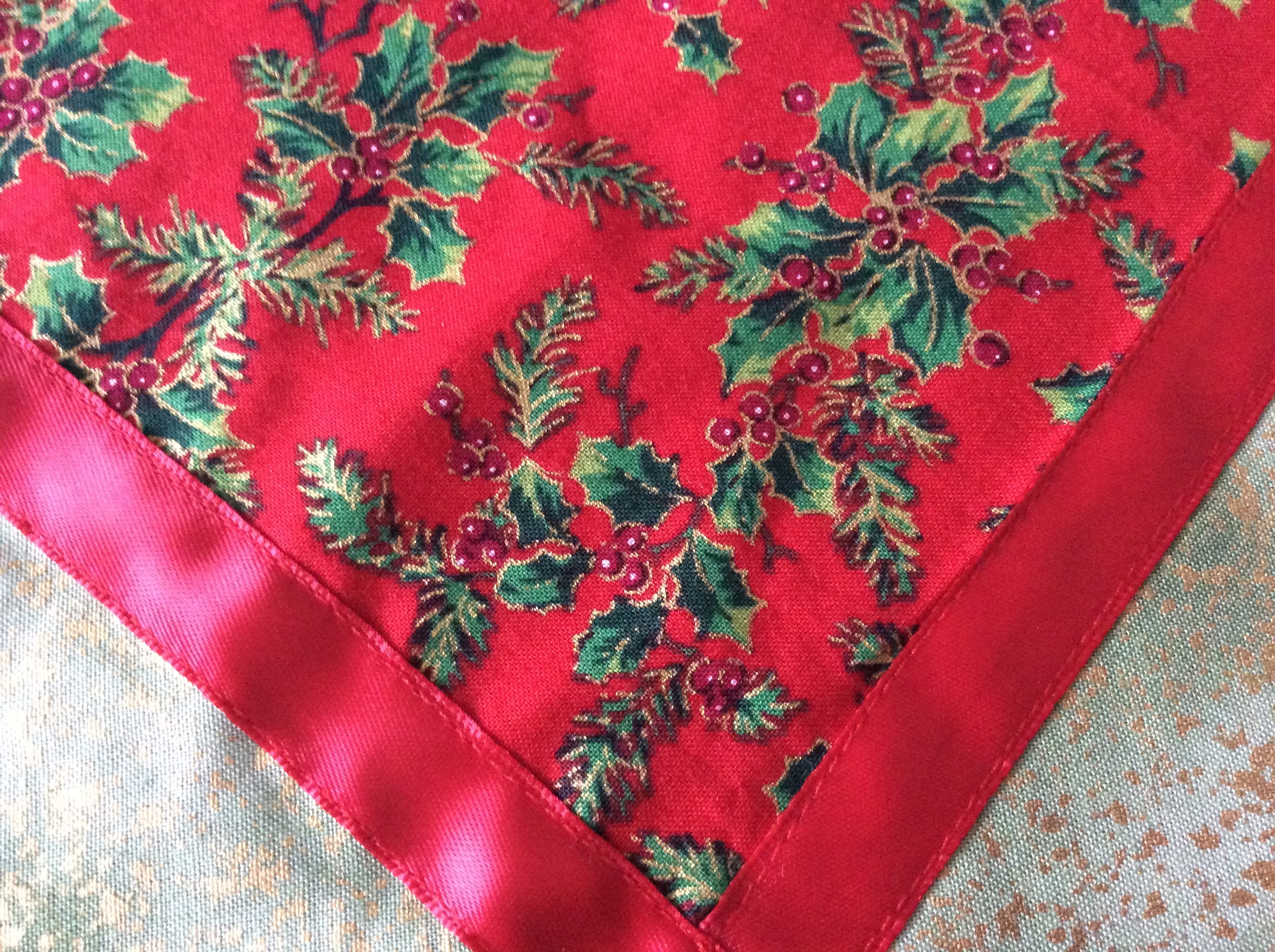 Christmas Table Runner - holly border