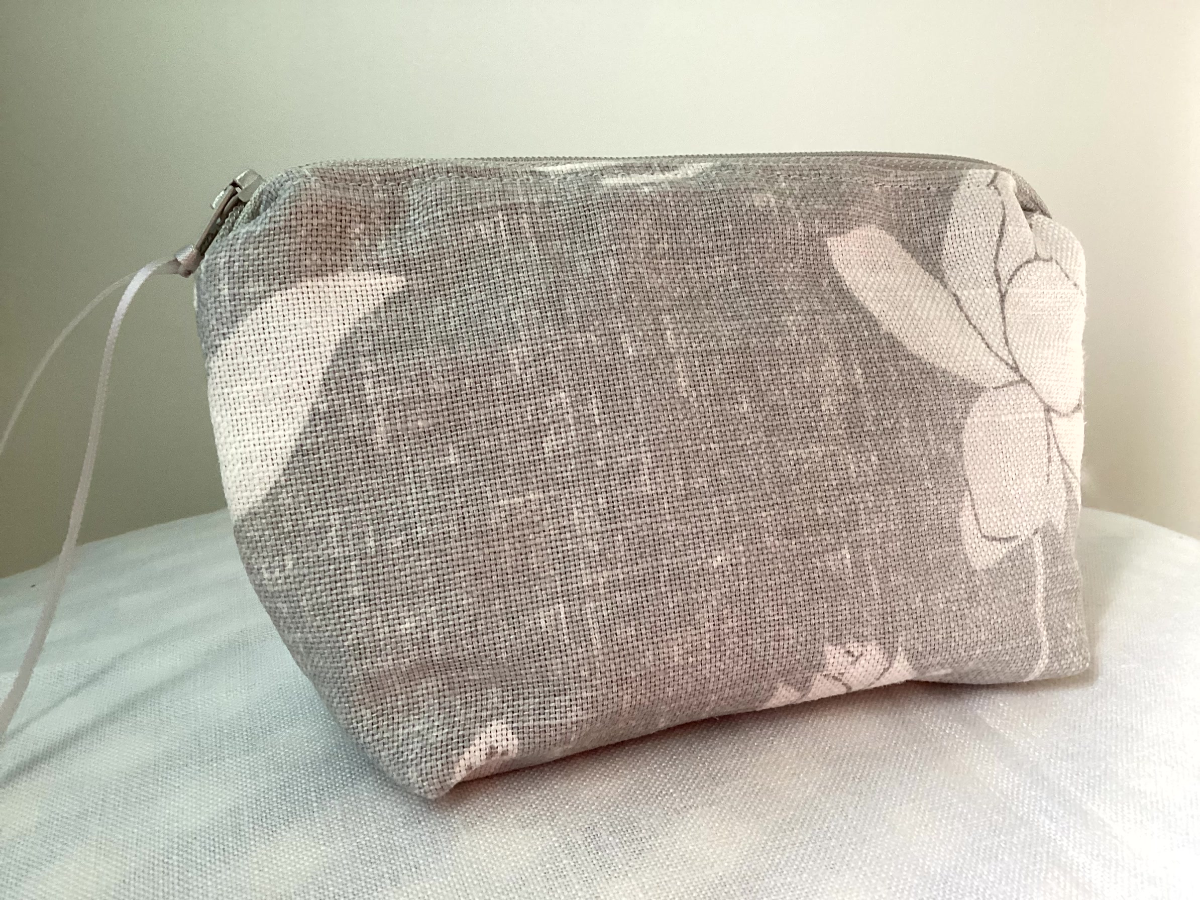 Zipped Pouch (small) - white flowers on grey