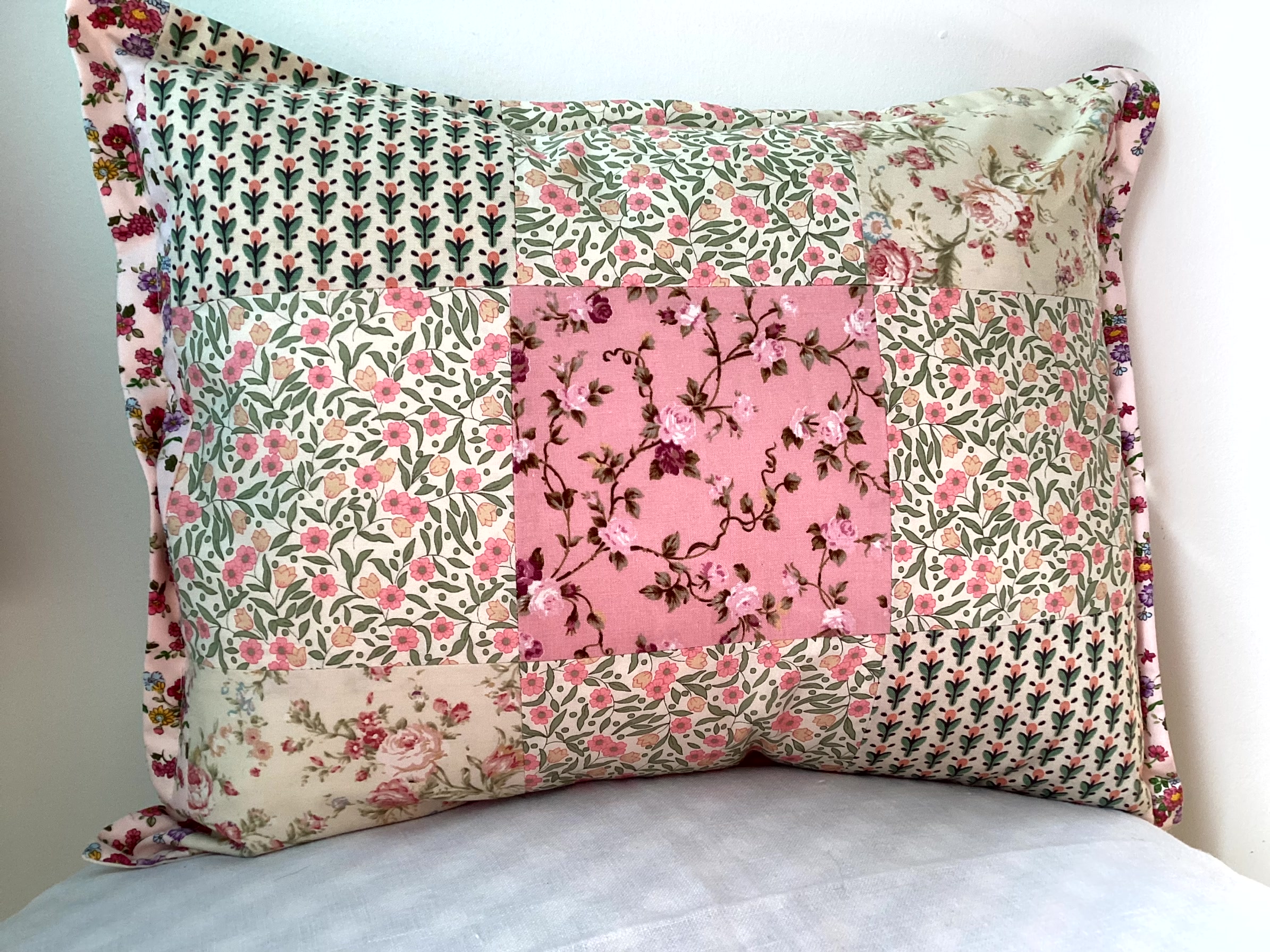 Cushion - patchwork of cream and pink