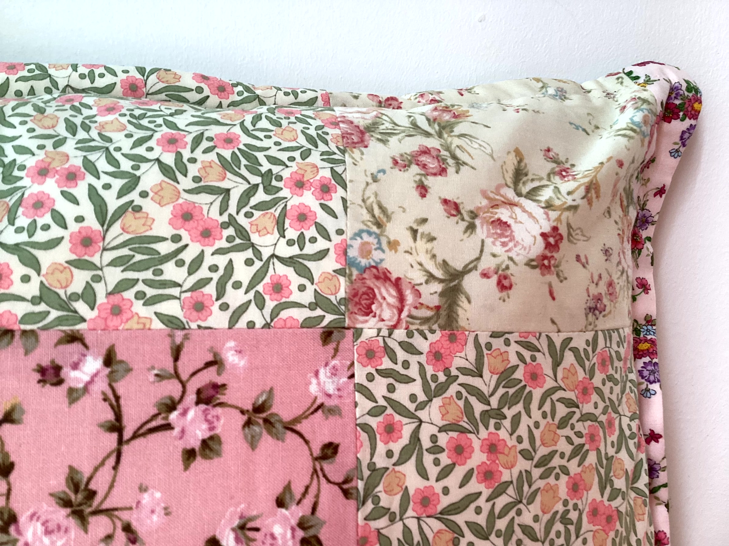 Cushion - patchwork of cream and pink