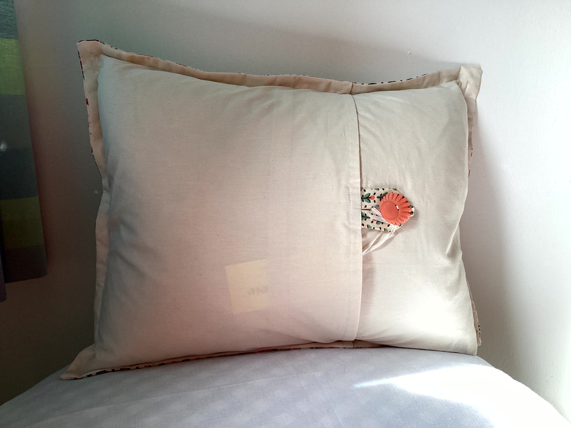 Cushion - patchwork of cream and pink