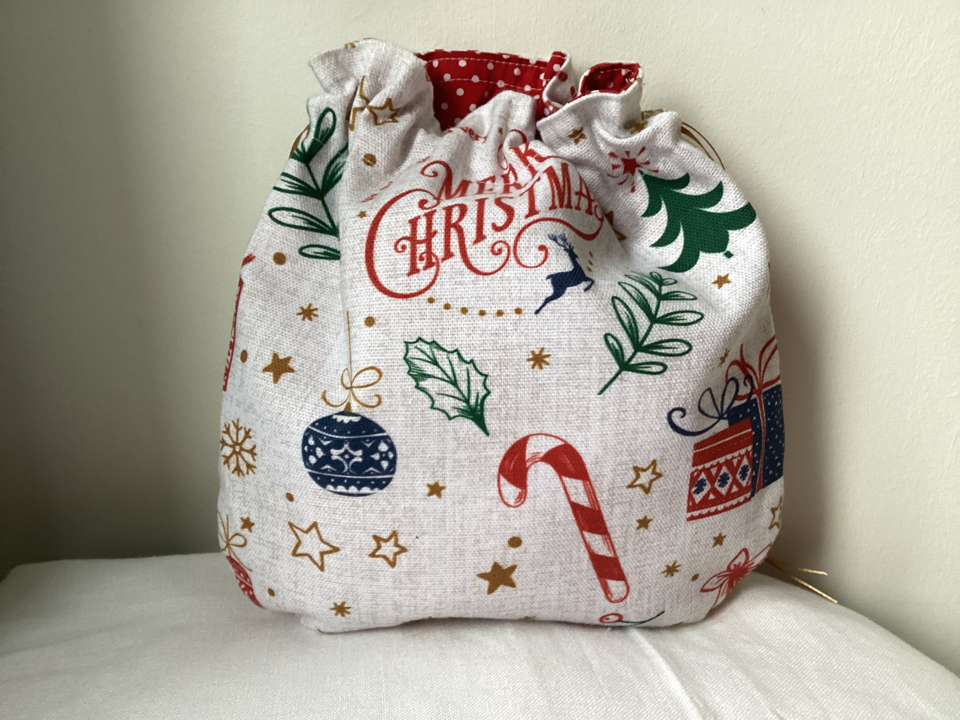 Christmas Gift Bag - white with greetings