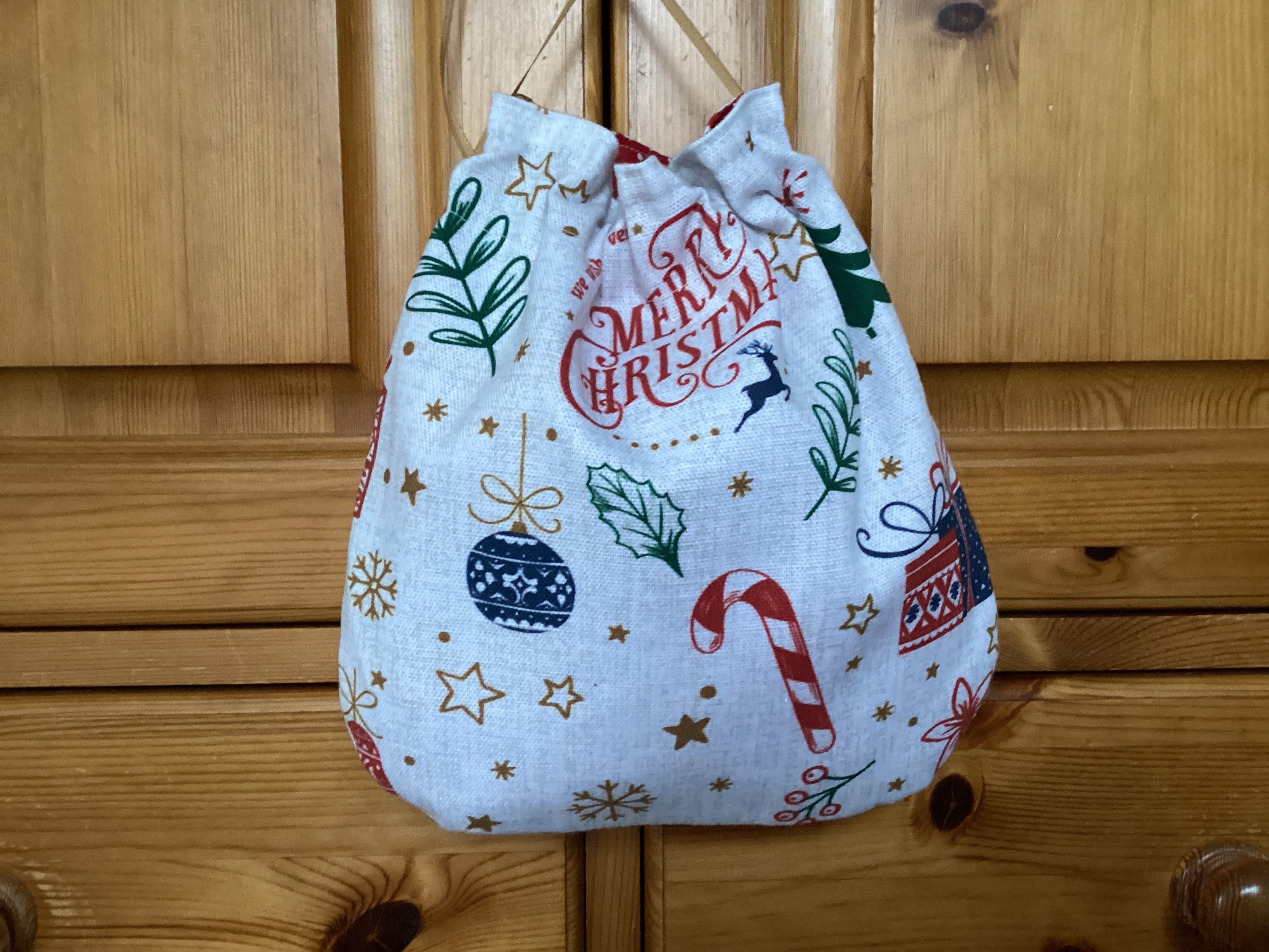 Christmas Gift Bag - white with greetings