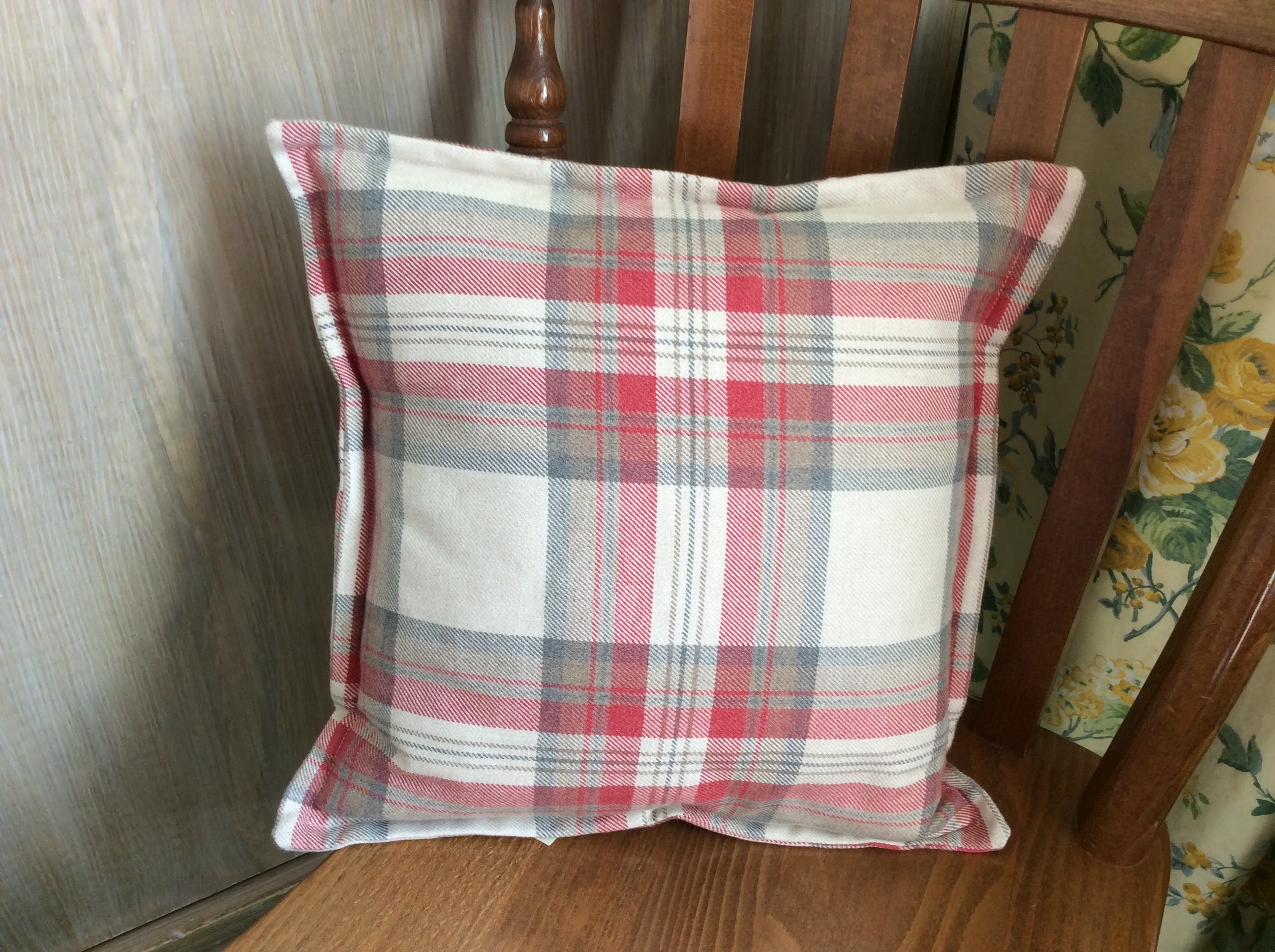 Cushion - red and beige checks