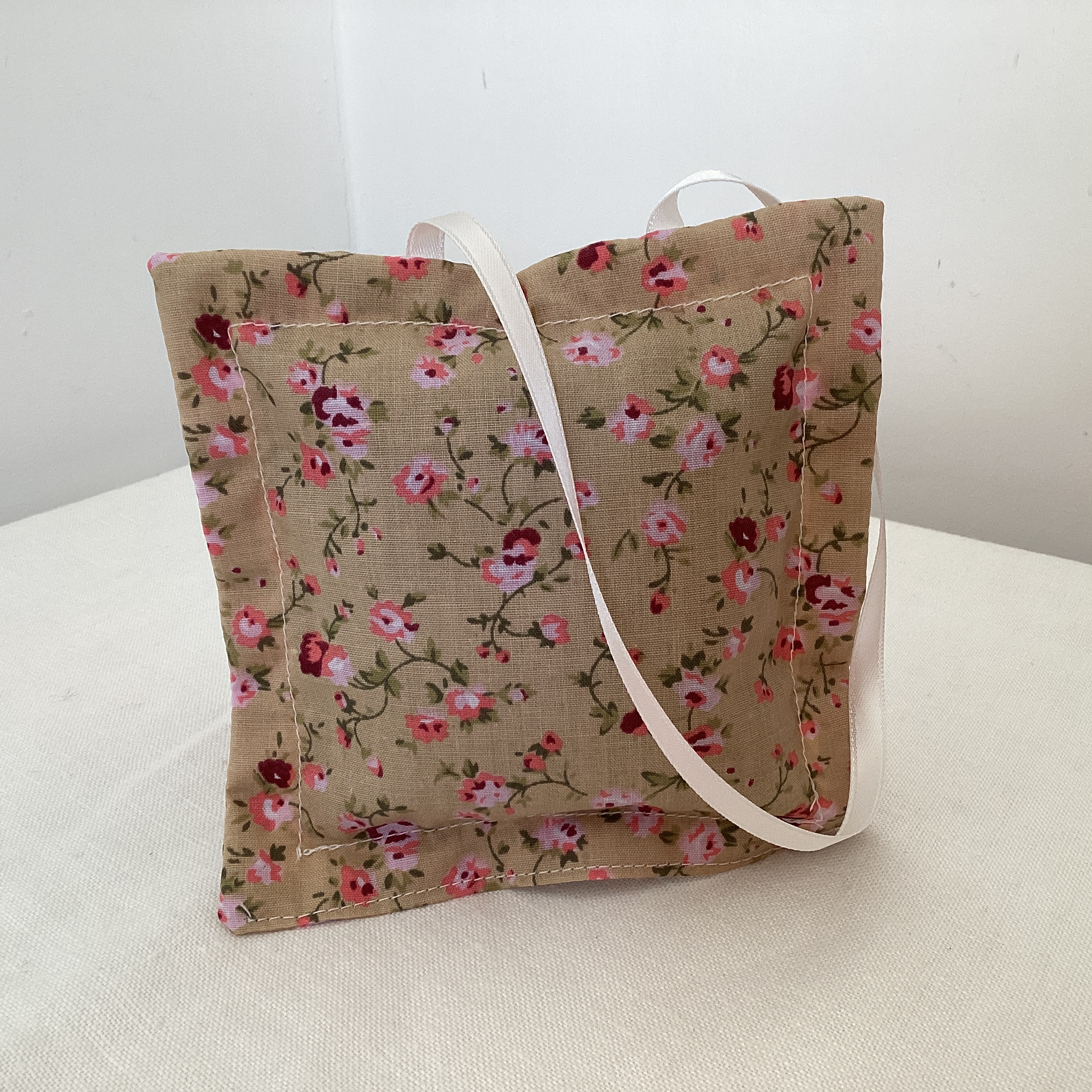 Lavender Bag - beige with ditsy flowers