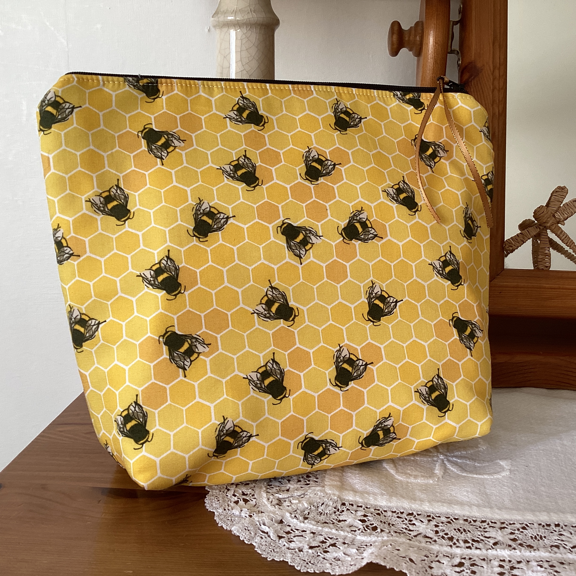 Zipped Pouch - bees