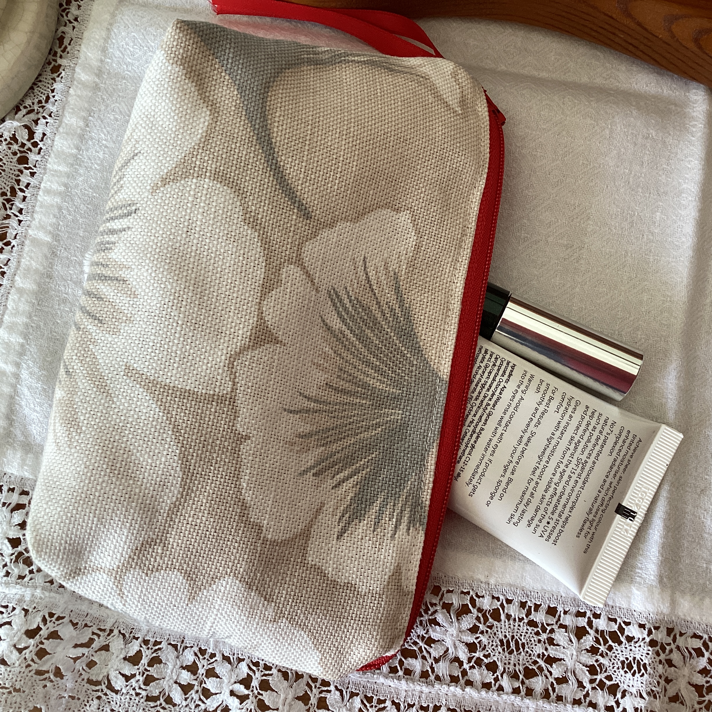 Zipped Pouch (small) - beige and grey flowers