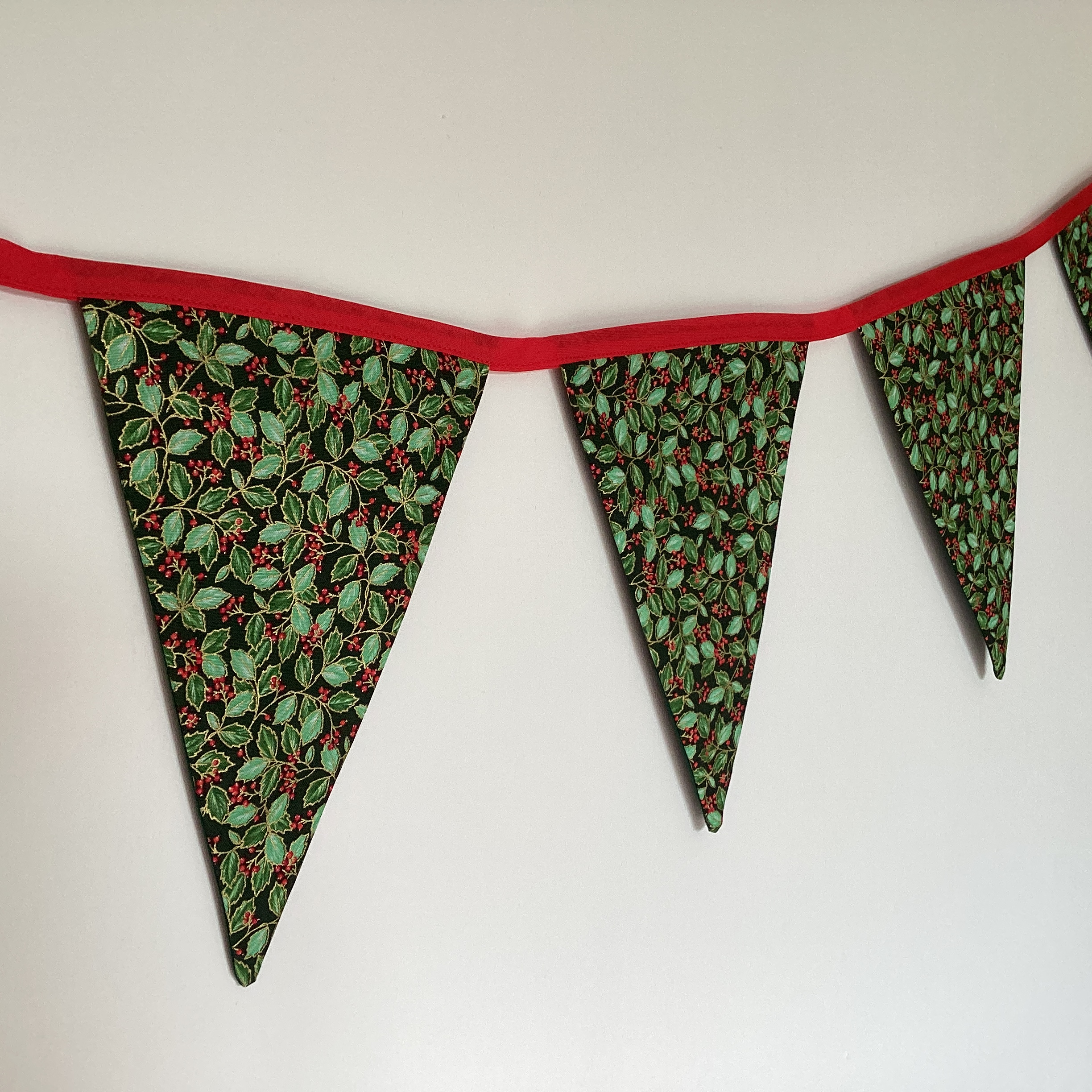 Christmas Bunting - ditsy green holly with red berries