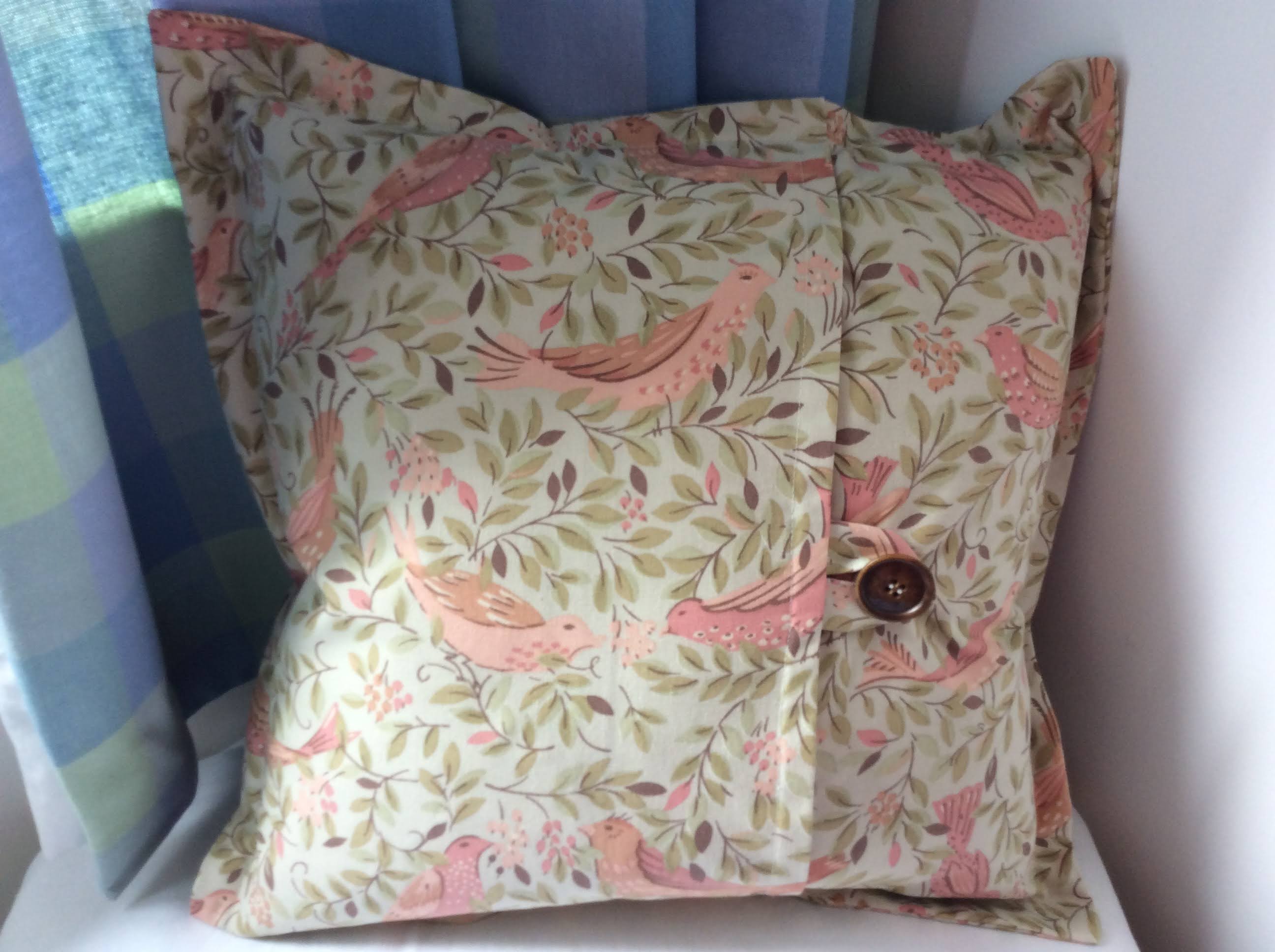Cushion - pink bird