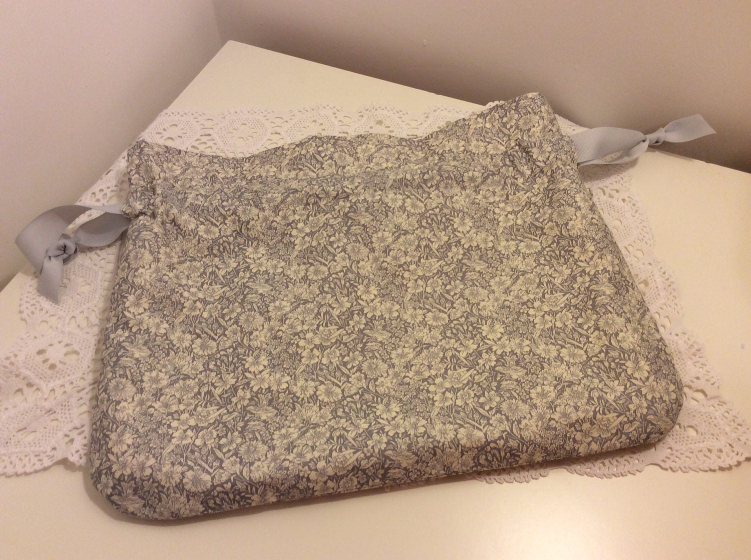 Drawstring Bag - grey floral