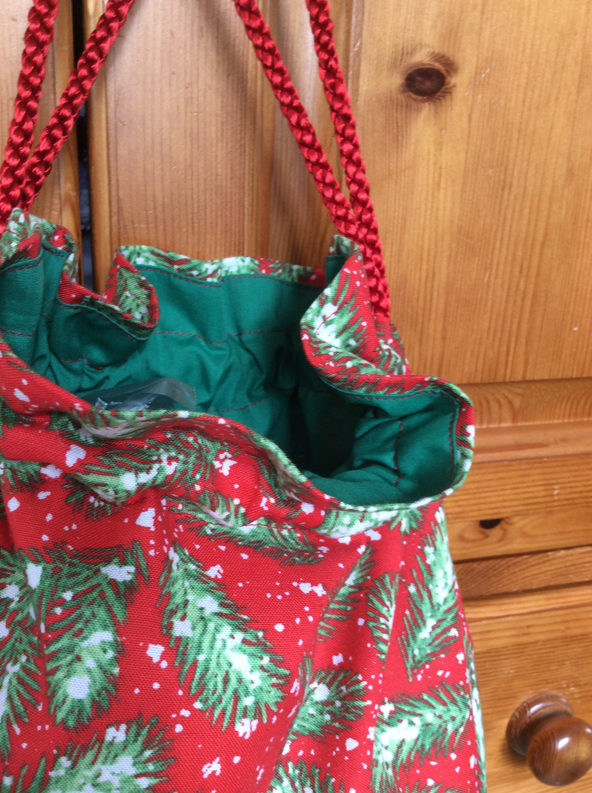Christmas Gift Bag - festive foliage